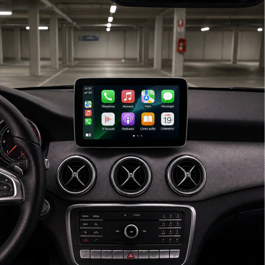 Écran Mercedes affichant Apple CarPlay, planche de bord avec aérateurs ronds