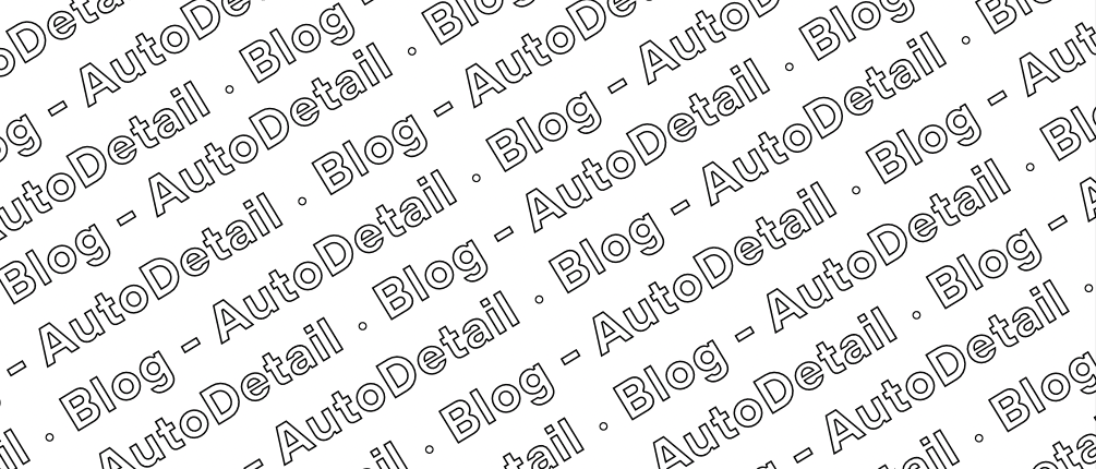 Motif graphique « Blog - AutoDetail » servant de fond pour l’en-tête du blog AutoDetail sur mobile
