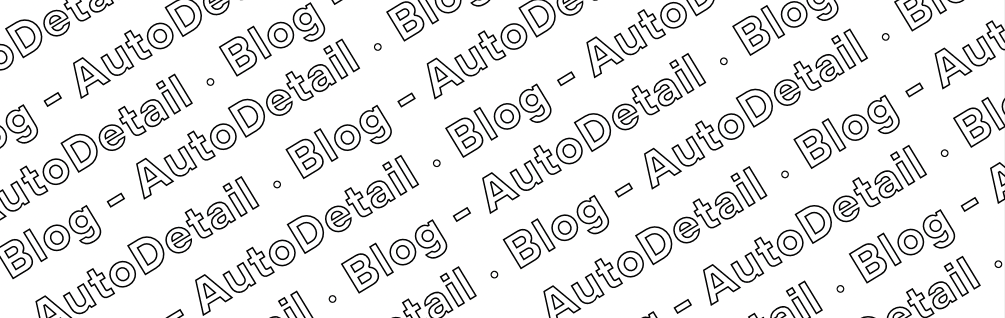 Motif graphique « Blog - AutoDetail » servant de fond pour l’en-tête du blog AutoDetail sur ordinateur
