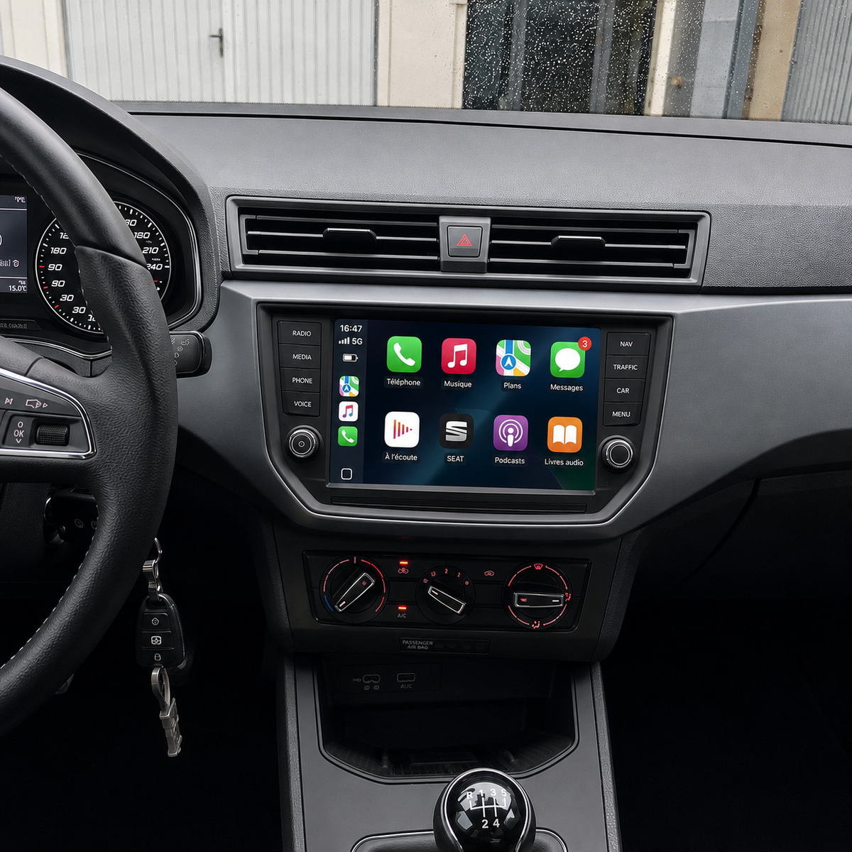 Écran tactile de Seat affichant Apple CarPlay, vue du tableau de bord
