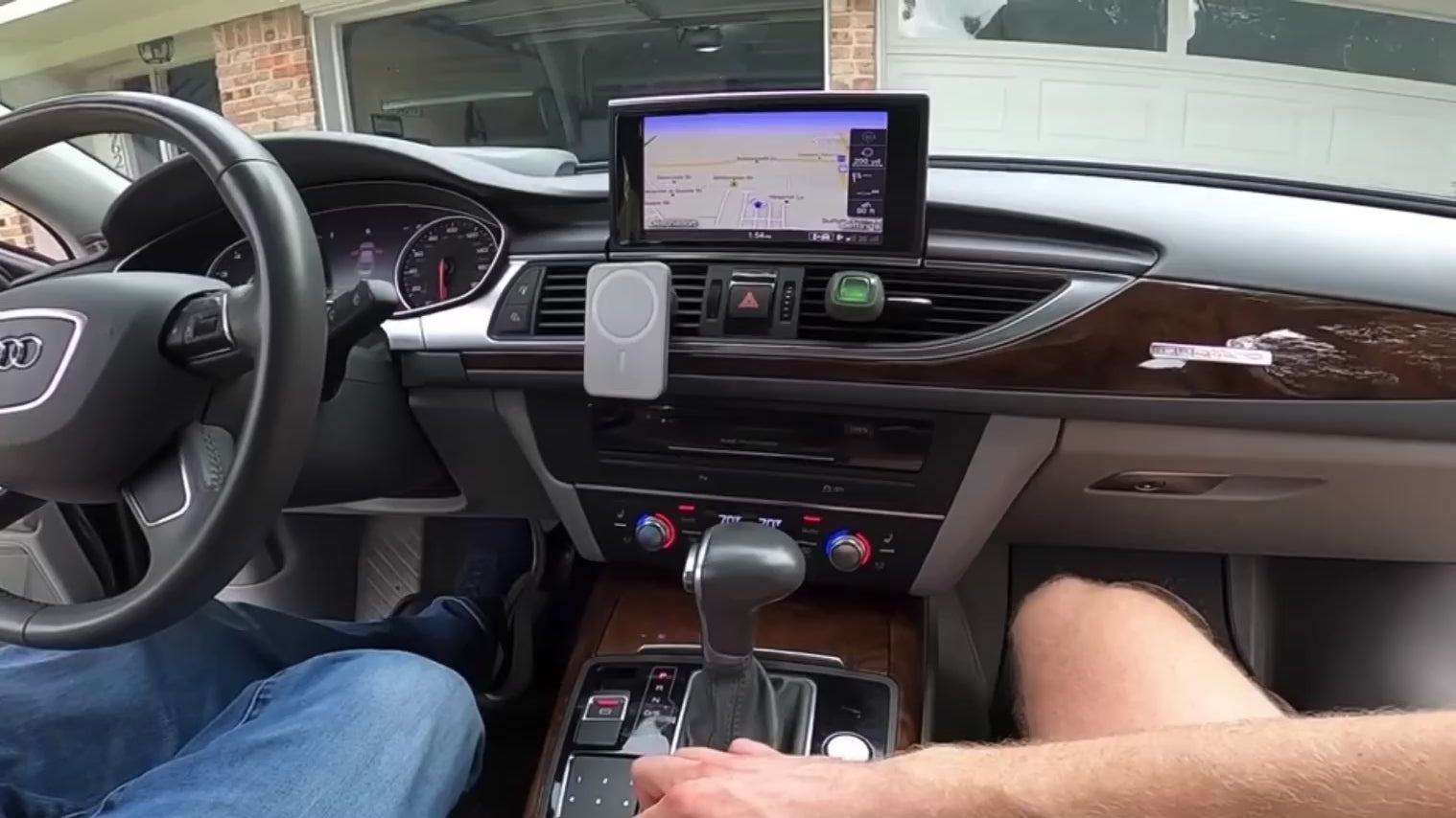 Charger la vidéo : Vidéo tutoriel installation Carplay sur Audi a6/a7 avec explications simples