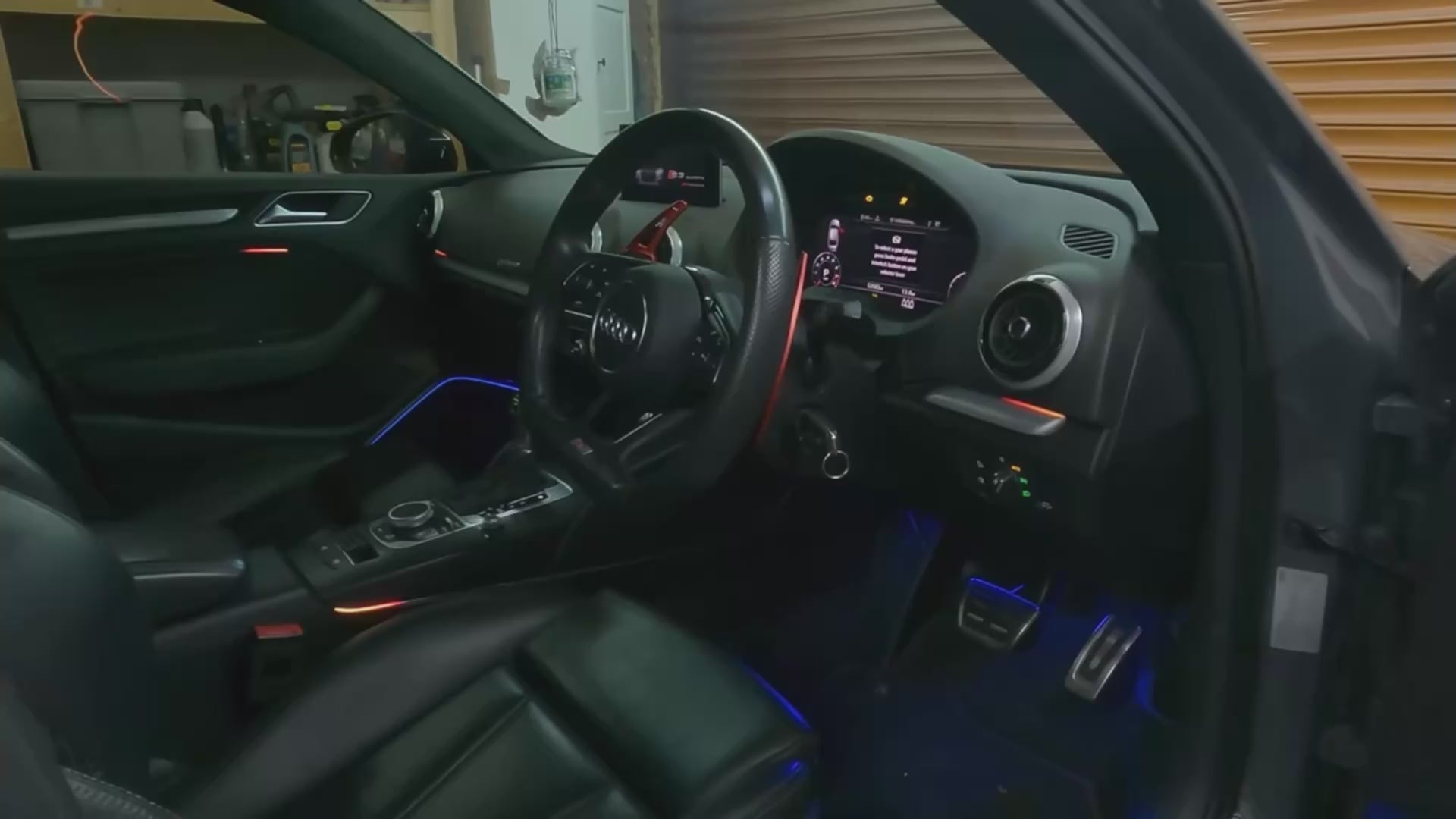 Charger la vidéo : Vidéo démonstration éclairage d&#39;ambiance voiture