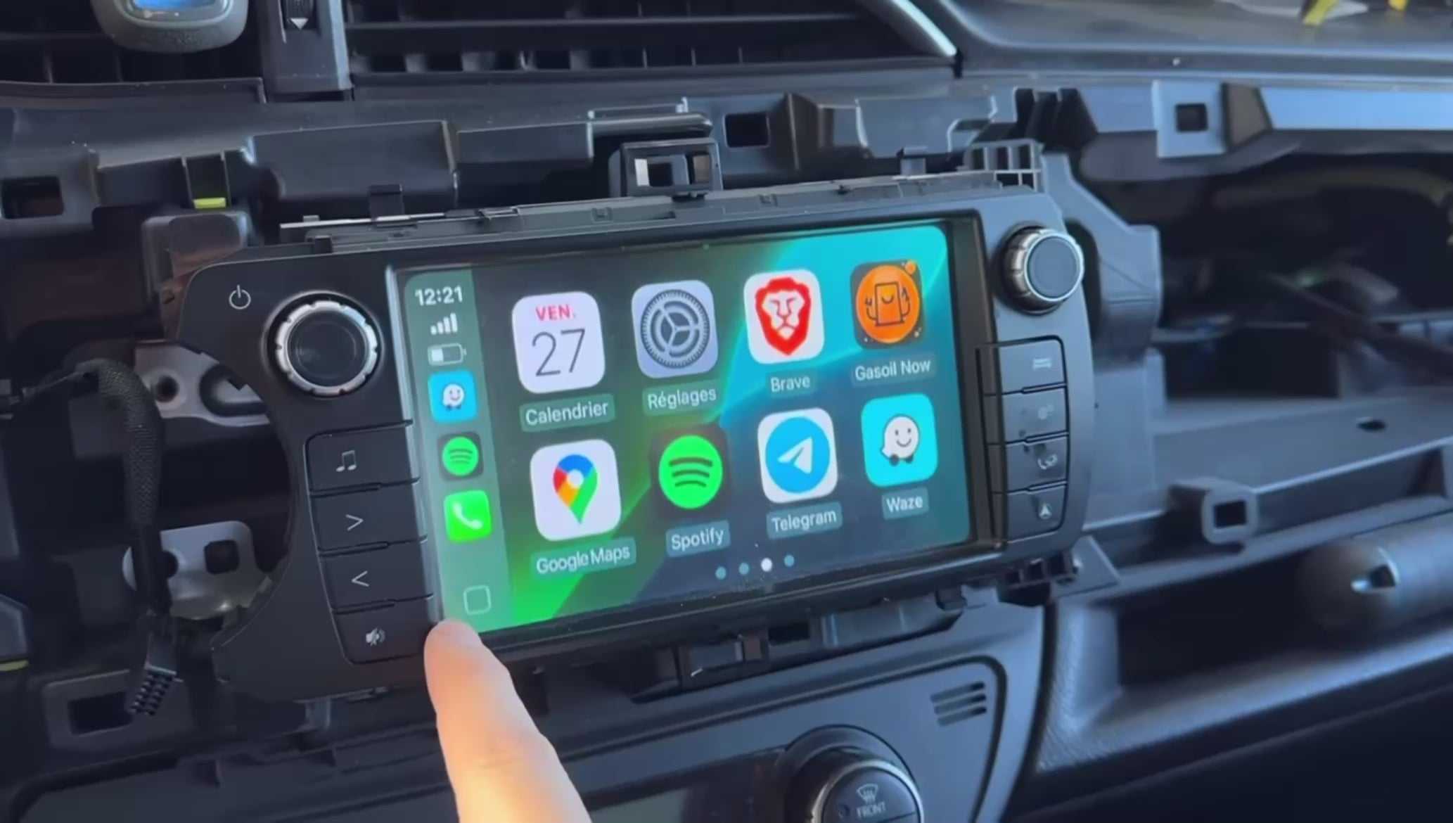 Charger la vidéo : Vidéo tutoriel installation Carplay sur Toyota avec explications simples