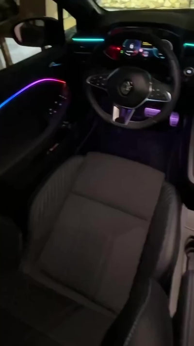 Présentation vidéo d'un éclairage d'ambiance installé dans la voiture d'un client